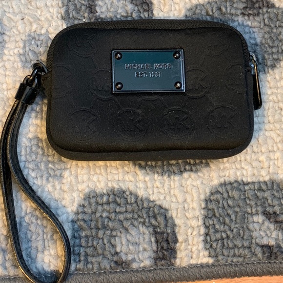 Michael Kors Wallet - Picture 1 of 2